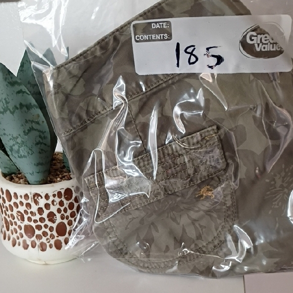 Express Olive Floral Cargo Shorts Embroidered Rhinestones bedazzled size 2 Y2K - Picture 13 of 13